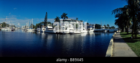 Kanal mit Booten und Häuser am Wasser in Fort Lauderdale Florida Stockfoto