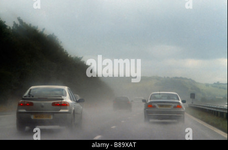 Regen auf der Autobahn M25 Stockfoto