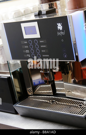 Industrielle Herstellung Kaffeeautomat Stockfoto