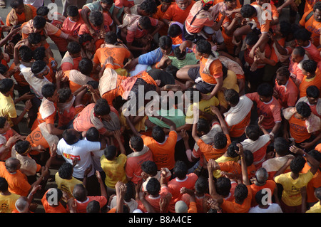 Dahi Hundie; Menschliche Pyramide; Janmashtami Janmashtami Gokul Ashtami Govinda Festival; Bombay Mumbai; Maharashtra; Indien. Stockfoto