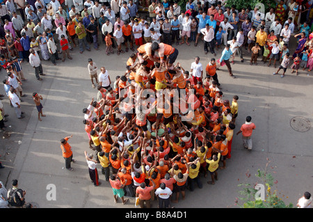 Dahi Hundie; Menschliche Pyramide; Janmashtami Janmashtami Gokul Ashtami Govinda Festival; Bombay Mumbai; Maharashtra; Indien. Stockfoto