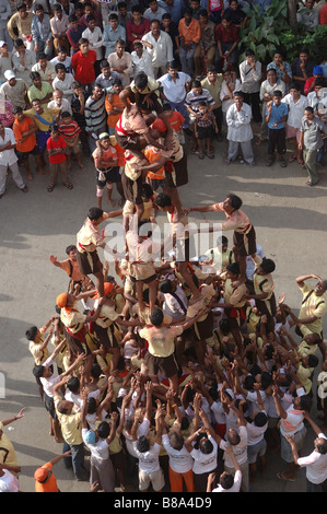 Dahi Hundie; Menschliche Pyramide; Janmashtami Janmashtami Gokul Ashtami Govinda Festival; Bombay Mumbai; Maharashtra; Indien. Stockfoto