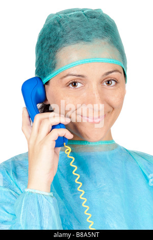 Junge Ärztin sprechen am Telefon über einen weißen Hintergrund Stockfoto