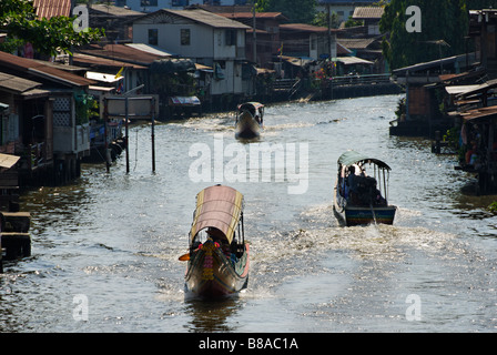 Lange Rute Passagierschiffe Reisen Khlong Mon Fluss Kanal entlang Thonburi Bezirk in Bangkok Thailand Stockfoto