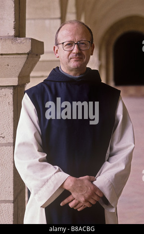 Vater Lode ein Trappist Zisterzienser-Mönch verantwortlich für Bierproduktion in Orval Klosterkirche und Kloster Belgien gegründet 1070 Stockfoto