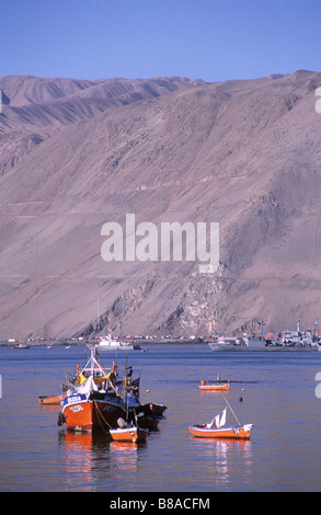 Angelboote/Fischerboote im Hafen von Iquique, Chile Stockfoto