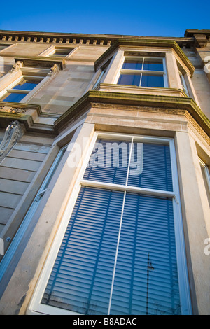 Weitwinkelaufnahme Mietskasernen Stadthaus in Park Circus, Glasgow. Stockfoto