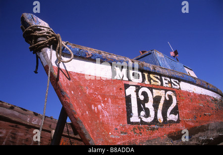 Bunten alten hölzernen Fischerboot im Hafen von Iquique, Chile Stockfoto