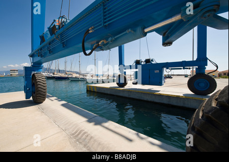 Blick über eine Marina auf einer griechischen Insel Stockfoto