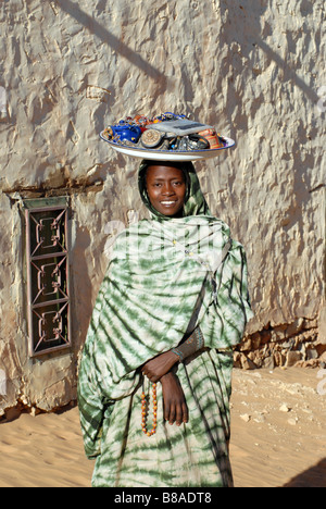 Händler verkaufen Kunsthandwerk Stadt von Chinguetti Adrar region, Mauretanien Stockfoto