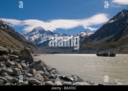 Freistehende Gletschereis im Hooker Gletscher See, Mt. Cook im Hintergrund Stockfoto