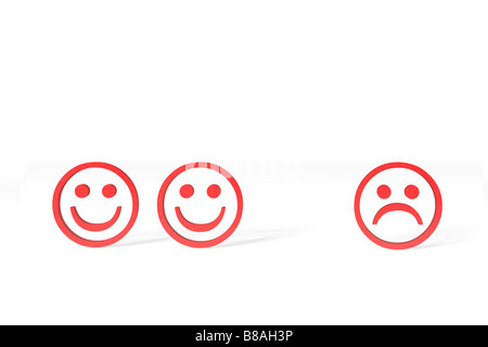 Drei rote Smileys, zwei Lächeln, einer unglücklich, vor einem weißen Hintergrund. Stockfoto