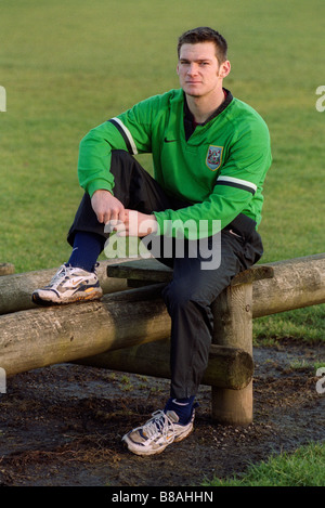 Liam Botham Sohn des Cricket-Legende Ian Botham abgebildet, während ein Cardiff Rugby Club-Spieler Stockfoto