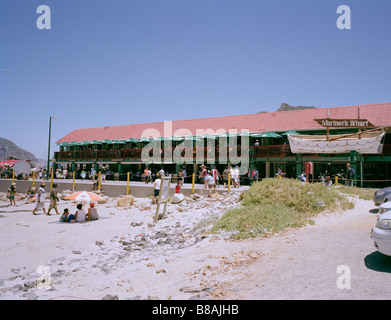 Hout Bay in Kapstadt in Südafrika in Afrika südlich der Sahara. Apartheid Beach Resort Harbour Urlaub Sand Meer Menschen reisen Stockfoto