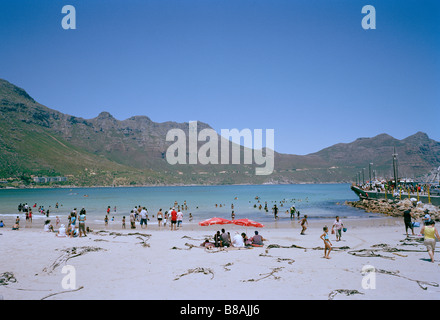 Hout Bay in Kapstadt in Südafrika in Afrika südlich der Sahara. Apartheid Beach Resort Harbour Urlaub Sand Meer Menschen seascape Reisen Stockfoto