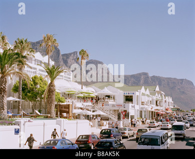 Camps Bay Strand und Meer in Kapstadt in Südafrika in Afrika südlich der Sahara. Apartheid Kapstadt Afrika Urlaub Ferien Tourismus Tourist Travel Stockfoto