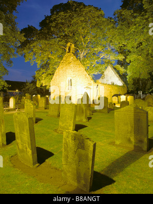 Friedhof und Auld Kirk Ruinen in der Nacht, Alloway Dorf, Ayr, Ayrshire, Region Strathclyde, Schottland, Großbritannien. Stockfoto
