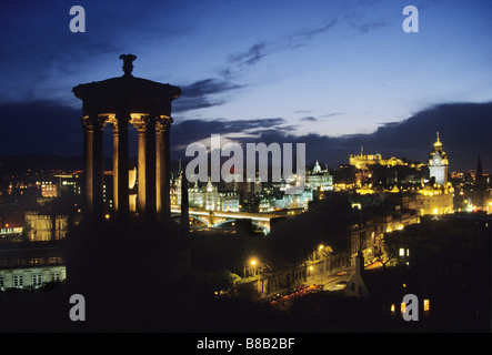 Edinburgh-Skyline bei Nacht vom Carlton hill Stockfoto