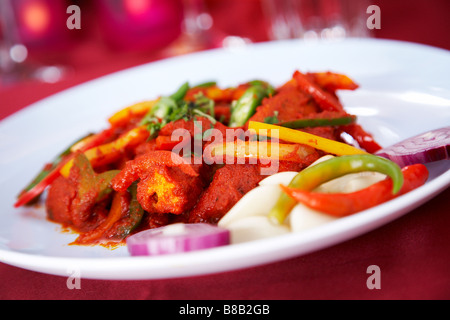 Chicken Jalfrezi auf einer Platte in einem Restaurant. Stockfoto