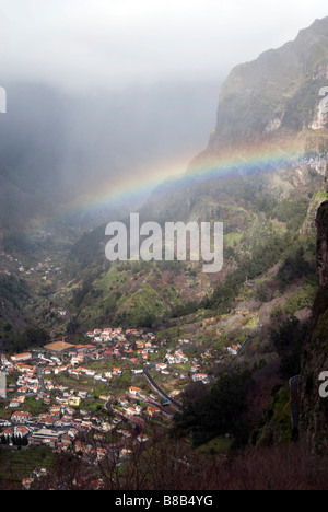 Regenbogen über Curral Das Freiras, Madeira, Portugal, Februar 2009 Stockfoto