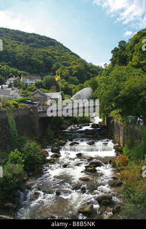 Blick talaufwärts der West Lyn River und Glen Lyn Gorge in Lymouth, North Devon, England, UK Stockfoto