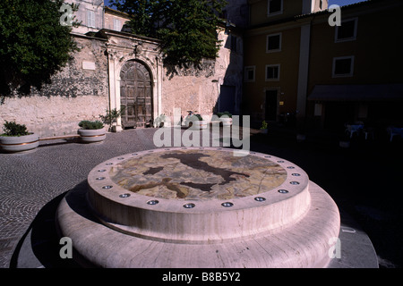 Italien, Latium, Rieti, Piazza San Rufo, geografisches Zentrum Italiens Stockfoto