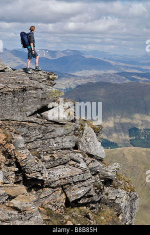 FRAU HILL WALKER NAHE DEM GIPFEL DES BEINN LAOIGH BEN LUI MUNRO ARGYLL KANN Stockfoto