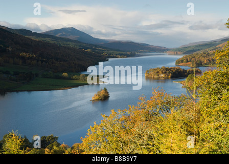 DIE QUEEN S BLICK LOCH TUMMEL MIT MUNRO SCHIEHALLION NACH FERNEN LINKEN PERTH UND KINROSS-SCHOTTLAND Stockfoto