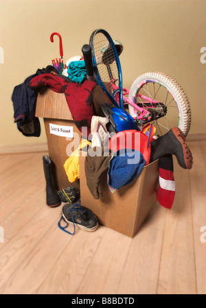 Box gefundene Fundsachen Stockfoto