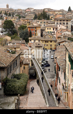 Über Acquedotto Gehweg, Perugia, Umbrien, Italien Stockfoto