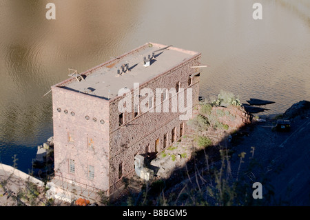 Dienstprogramm Gebäude auf dem Gelände der Theodore Roosevelt Dam östlich von Phoenix, Arizona Stockfoto