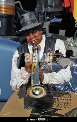 Erstaunliche und seltsame Holzskulptur des afroamerikanischen jazz-Musiker Stockfoto