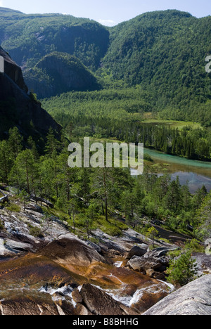 Storskogelva Fluss auf dem Weg von Lakshola nach Rago Nationalpark, Sørfold, Nordland, Norwegen Stockfoto