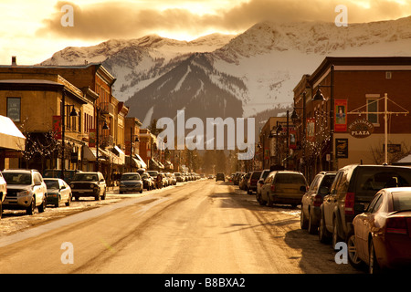 Victoria Avenue Innenstadt Fernie Fernie Alpine Resort und Eidechse in Ferne, BC, Kanada Stockfoto