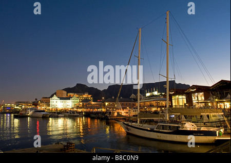 Abend Lichter am Pier an Victoria & Alfred Waterfront Kapstadt Südafrika Stockfoto