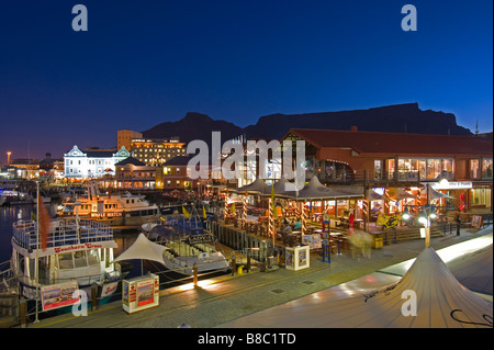 Abend Lichter am Pier an Victoria & Alfred Waterfront Kapstadt Südafrika Stockfoto