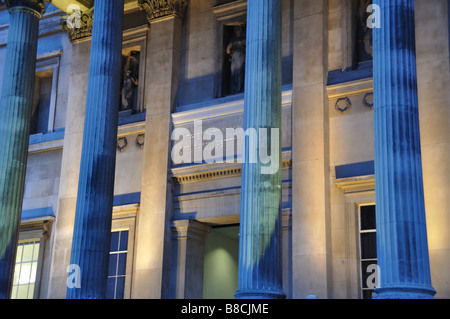 "Sir Paul Getty Eingang" von der National Gallery in der Nacht, London, England. Stockfoto