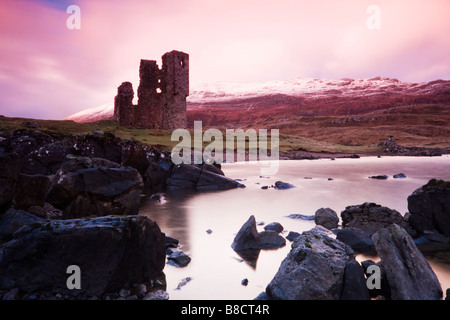 Ardvreck Castle am Loch Assynt in den schottischen Highlands. Stockfoto