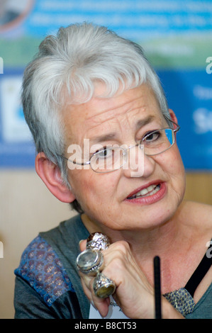 Dame Jacqueline Wilson der Kinder Thema eine Rede geben. Stockfoto