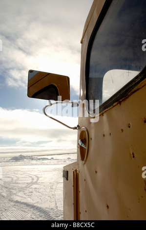 Start-und Landebahn Pflege Maschine, Cambridge Bay Flughafen, Nunavut Stockfoto