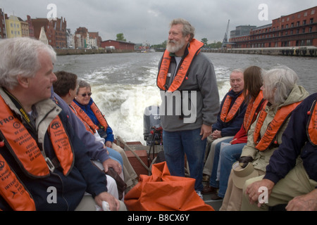 Lübeck, Deutschland die erste Hauptstadt der Hanse. US-Touristen auf einem Schlauchboot Stockfoto