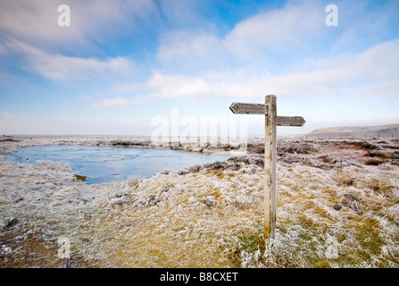 Winterlandschaft mit Blick auf Bleaklow nach einem Winter Rauhreif in The Peak District Stockfoto