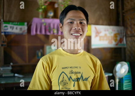 Junger Mann, Bagan, Myanmar (Burma) Stockfoto