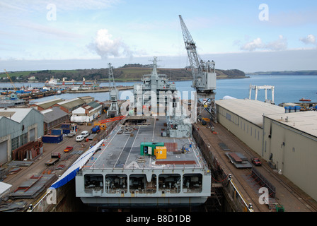 ein Schiff aus der königlichen Hilfs-Flotte repariert im Trockendock der Werft in Falmouth, Cornwall, uk Stockfoto