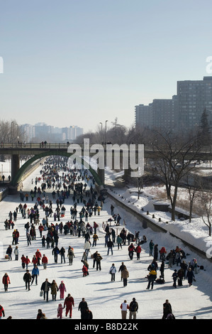 Skating Rideau-Kanal, Winterlude, Ottawa, Ontario Stockfoto