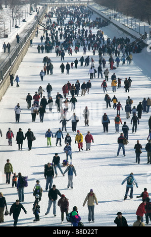 Skating Rideau-Kanal, Winterlude, Ottawa, Ontario Stockfoto