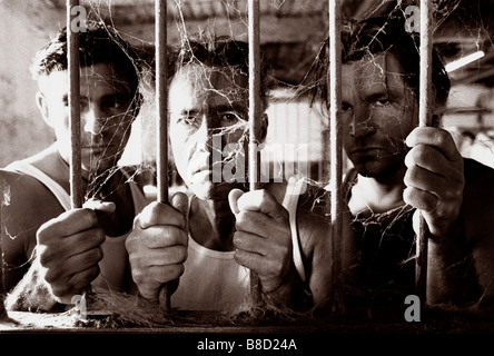 FV3044, Malek Chamoun; BW 3 Männer hinter Gittern Stockfoto