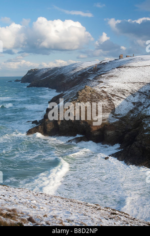 Wheal Coates und Towanroath von mir im Schnee entnommen Kapelle Porth in Cornwall UK Stockfoto