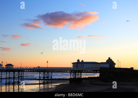 Cromer Pier in mitten im Winter, Norfolk, Großbritannien Stockfoto