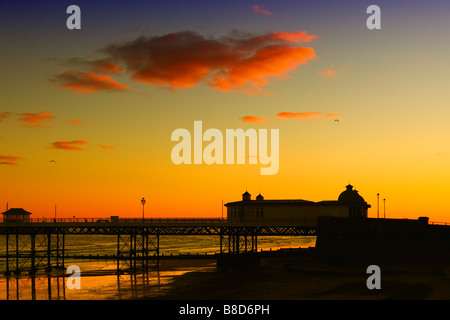 Cromer Pier in mitten im Winter, Norfolk, Großbritannien Stockfoto